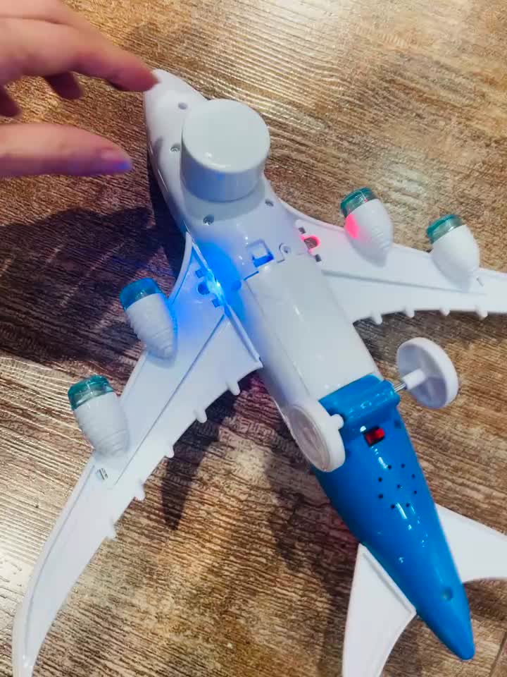 Avião Bate e Volta Com Som e Luzes